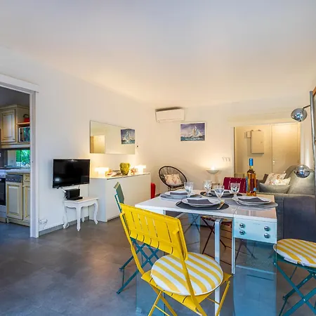 Apartment Le Bailli By Interhome Saint-Tropez